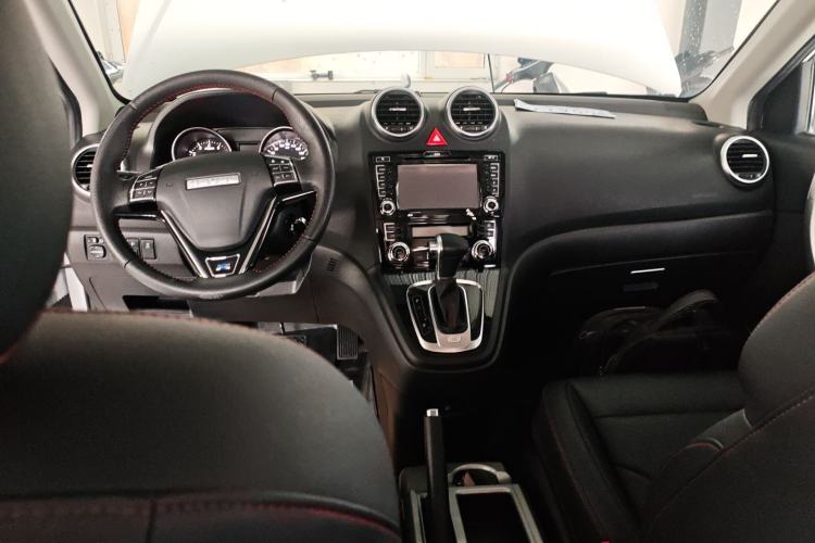 Used Haval H6 2016 Upgraded Model 1.5T Automatic Two-Wheel Drive Elite Version Center Console