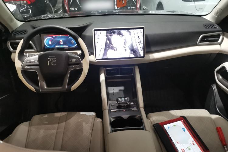 Used BYD Yuan UP 2024 401KM Leading Edition Center Console