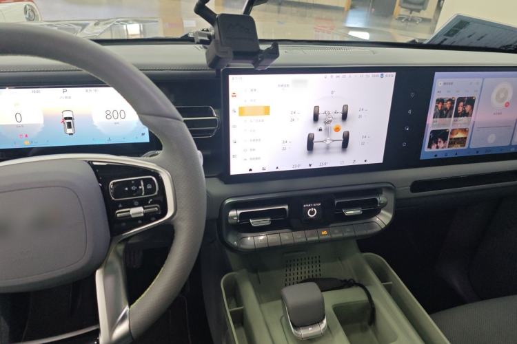 Used BAIC Off-Road BJ40 2024 2.0T All-New Urban Hunter Edition Chivalrous Style Center Console