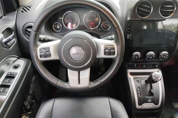 Used Jeep Compass 2014 2.4L four-wheel drive sport version
