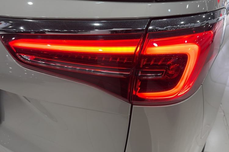 Used Buick GL8 2022 ES Landtrek 653T Luxury Edition