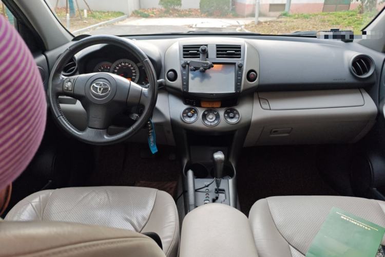 Used Toyota RAV4 2011 2.0L Automatic Luxury Edition
