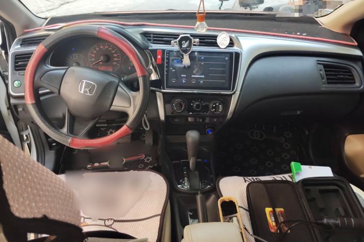 Used Honda City 2015 1.5L CVT Comfort Version Center Console