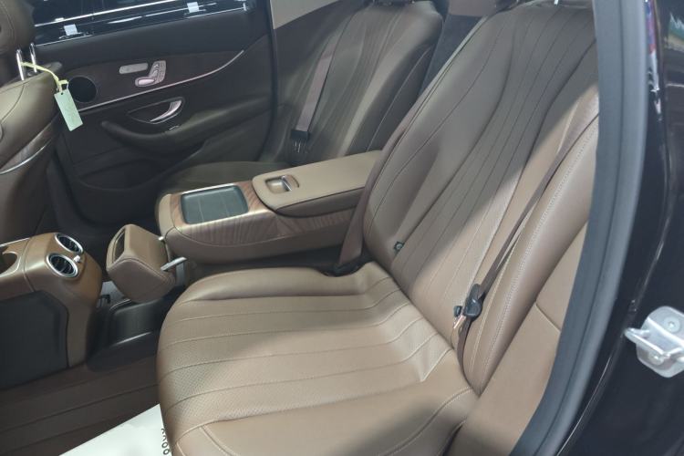 Used Mercedes-Benz E-Class 2018 Facelift E 300 L Luxury Edition
