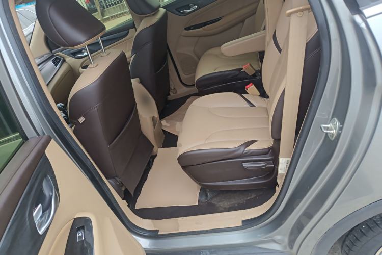 Used Baojun 730 2017 1.5T Manual Prestige Version 7 Seats
