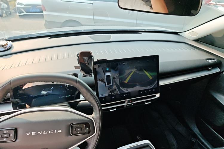 Used Venucia VX6 2023 520 Air Center Console