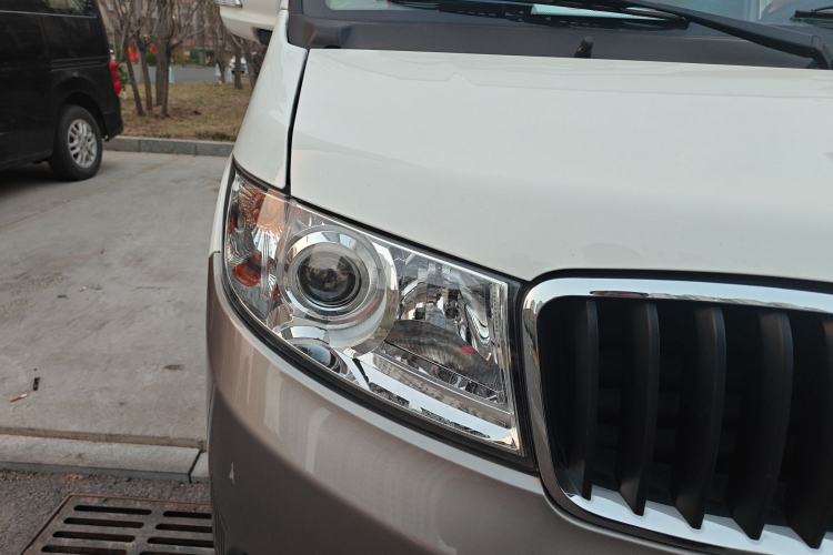 Used Jinbei New Hiace X30L 2023 1.5L Wealth Edition Van 2/5-Seater Air-Conditioned Model SWC15M