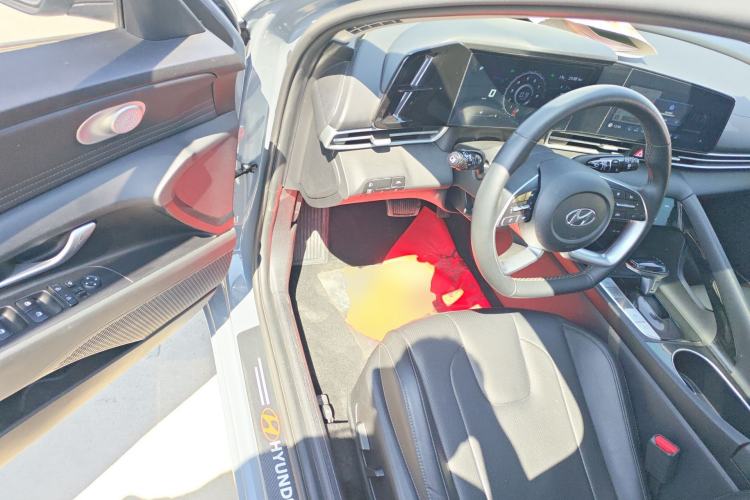 Used Hyundai Elantra 2022 1.5L CVT LUX Prestige Edition Driver Seat