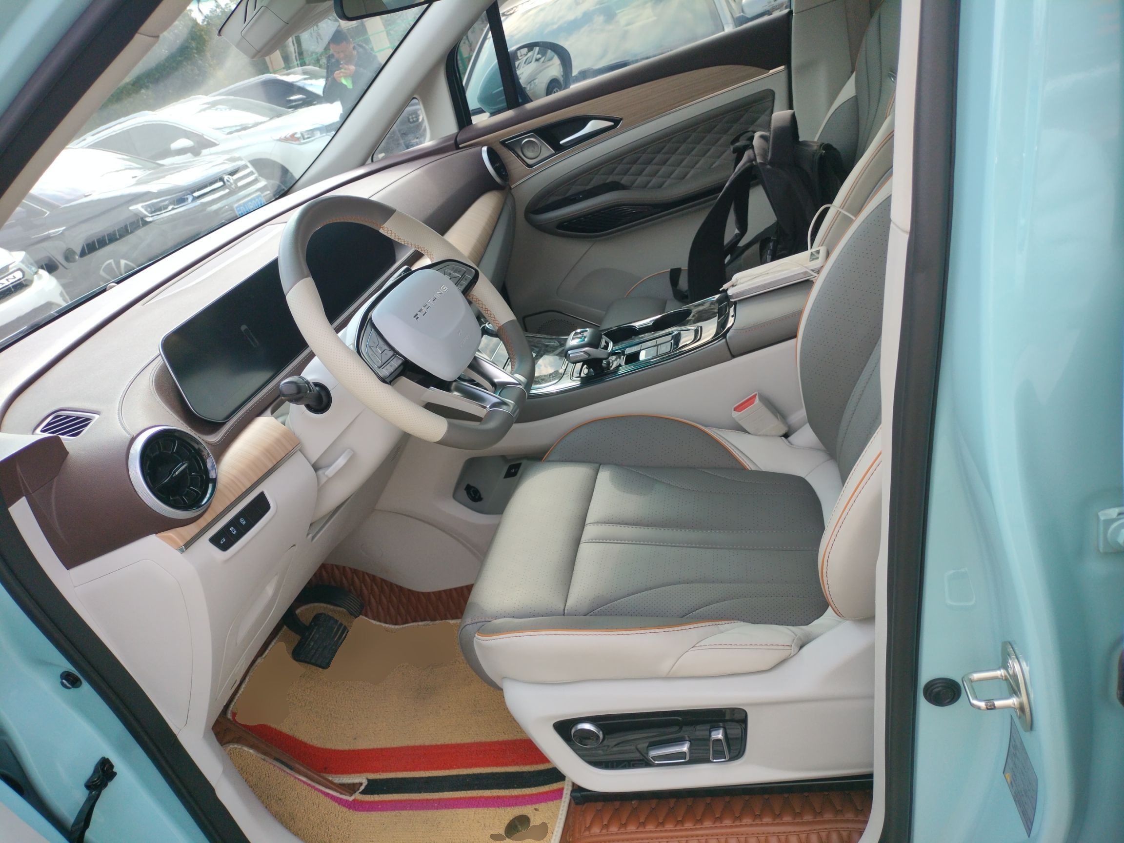 Переднее сиденье в автомобиле