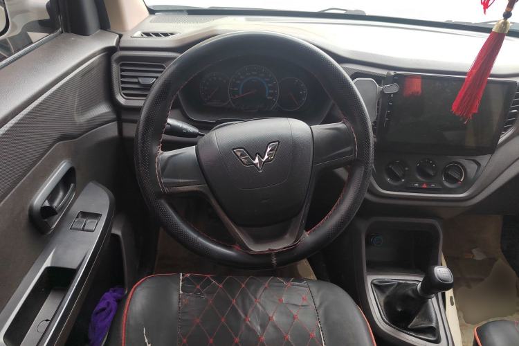 Used Wuling Hongguang V 2019 1.5L Enjoyment Version China VI LAR