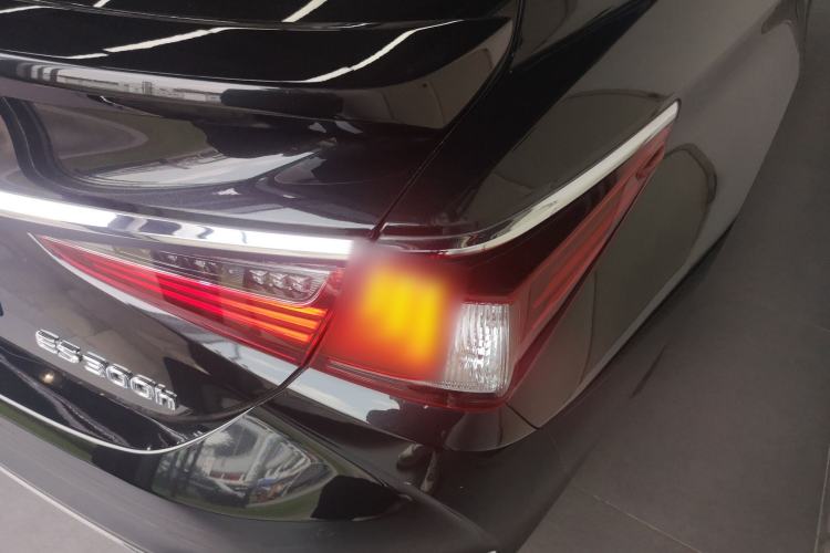 Used Lexus ES 2021 300h Deluxe Edition