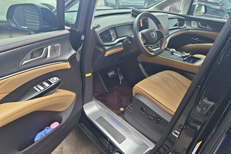 Used Denza D9 2024 DM-i 970 Luxury Model