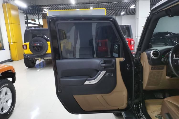 Used Jeep Wrangler 2013 3.6L Sahara Four-Door Edition