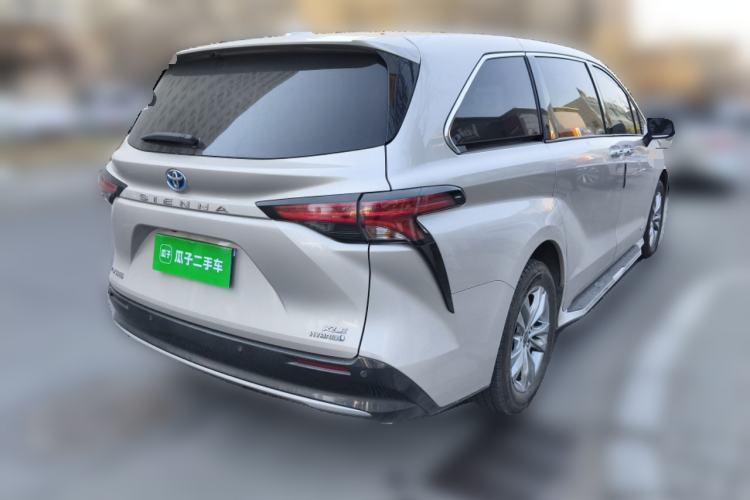 Used Toyota SIENNA 2023 2.5L Hybrid Luxury Edition
