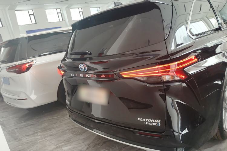 Used Toyota Sienna 2023 2.5L Hybrid Platinum Edition