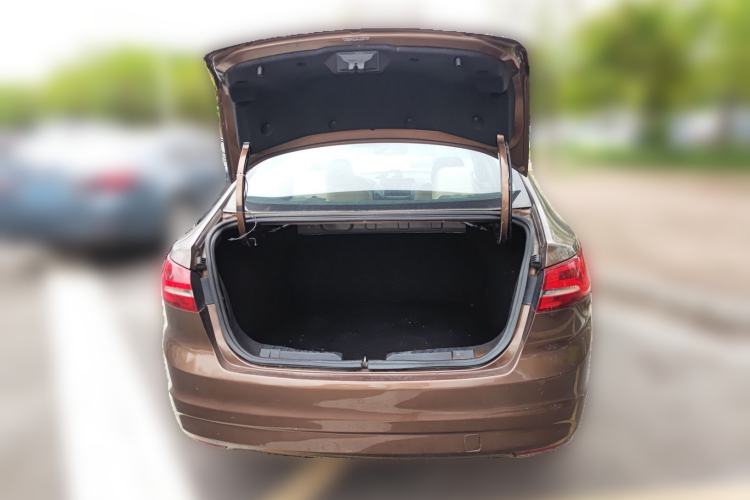 Used Ford Escort 2015 1.5L Automatic Fashion Model Trunk