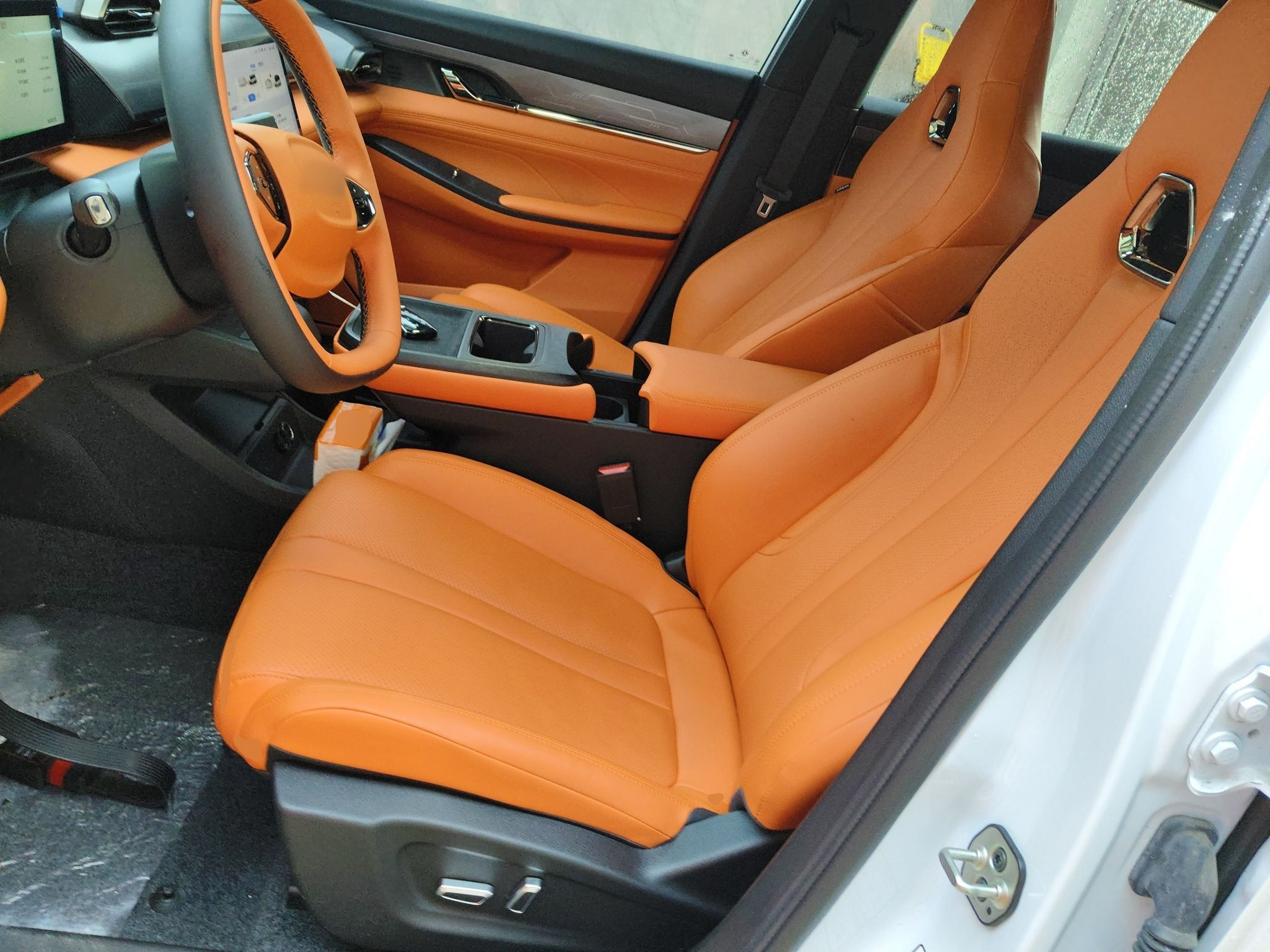 Переднее сиденье в автомобиле