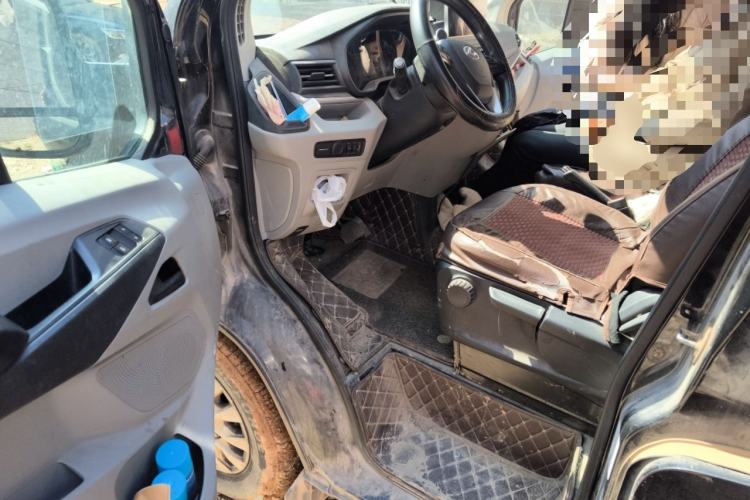 Used SAIC MAXUS Xintu V90 2020 2.0T AMT Yunjie Edition Front-Wheel Drive Rear Single Tire Short Wheelbase High Roof 6-Seater