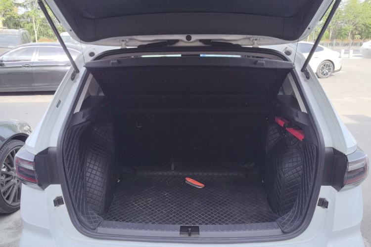 Used Volkswagen Tharu 2023 300TSI Two-Wheel-Drive Crescent Edition
