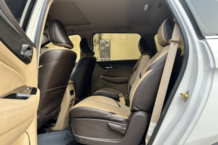 Used Baojun 730 2017 1.8L iAMT Prestige Version 7 Seats Interior 5