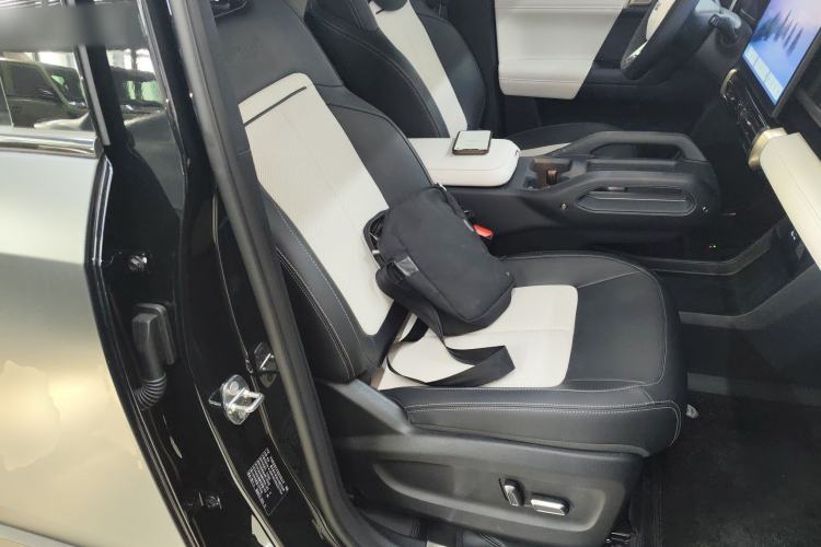 Used iCAR 03T 2024 520km Two-Wheel Drive Long-Range Version
