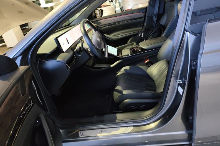 Used IM L7 2022 Dynamic Model Left Front Seat