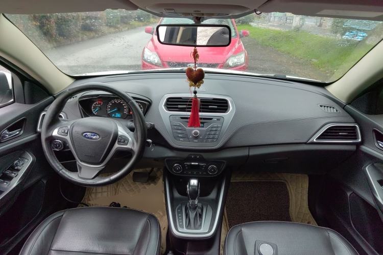 Used Ford Escort 2015 1.5L Automatic Fashion Model Center Console