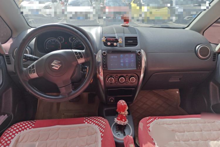 Used Suzuki SX4 2013 1.6L Automatic CoolRide Model Center Console