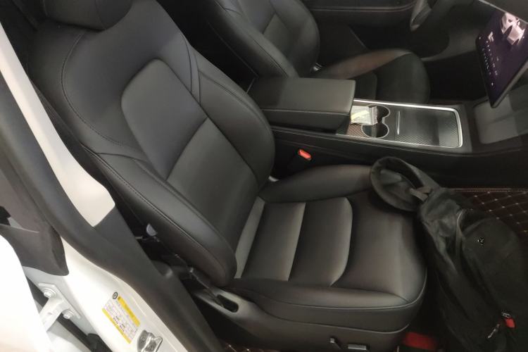 Used Tesla Model Y 2023 Long-Range All-Wheel-Drive Version
