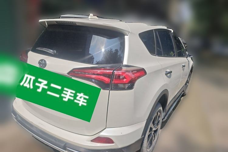 Used Toyota RAV4 2018 2.0L CVT Two-Wheel Drive Fashion X Edition Rear Right 45 Deg