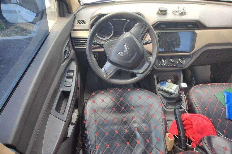 Used Wuling Hongguang 2019 1.5L S Standard Version China VI LAR Steering Wheel