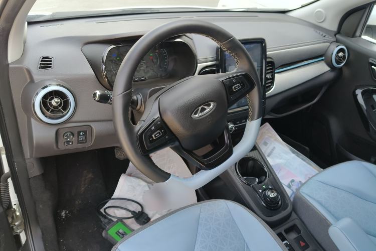 Used Chery QQ Little Ant 2022 Restyled Version Sweet Pink Edition Half-Sugar Version 28.8 kWh 30 kW 301 km Center Console