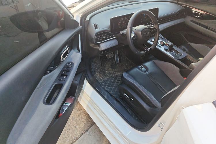 Used GAC Trumpchi EMPOW 2023 400T Automatic R PRO Interior 3