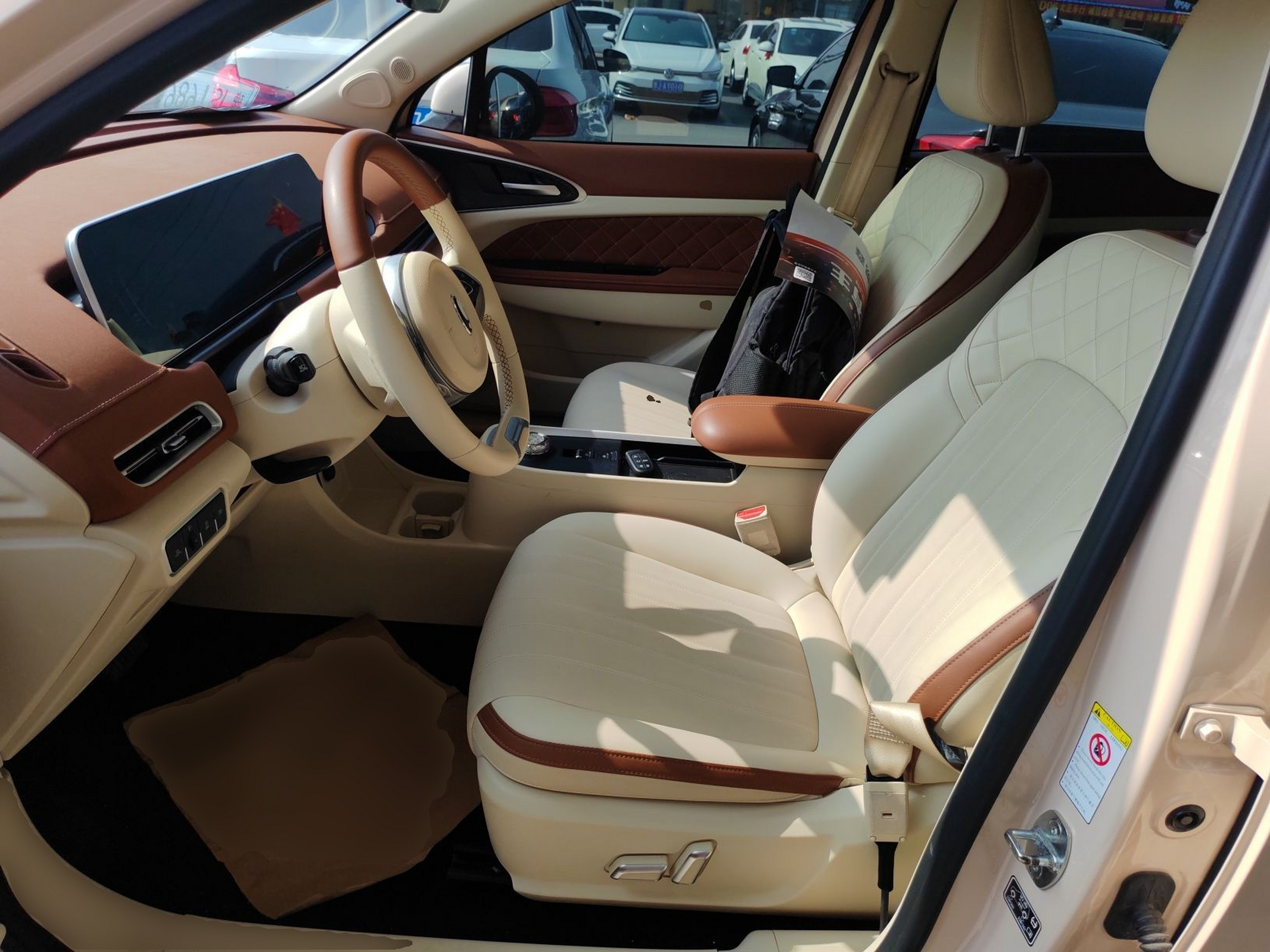 المقاعد الأمامية داخل السيارة