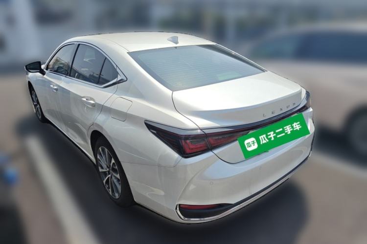 Used Lexus ES 2025 200 Premium Edition Rear Left 45 Deg