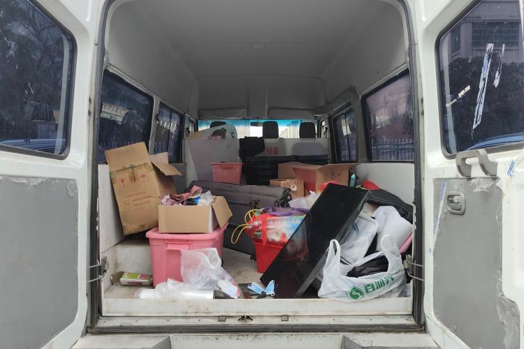 Used Iveco Daily 2020 2.5T A35 Passenger Van Single-Tire Mid-Roof Design 5-9 Seats China V Emission Standard