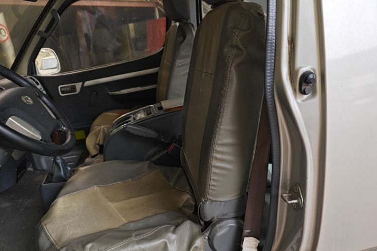 Used King Long Golden Way 2015 2.0L Value-Packed Practical Version 4G21B Left Rear Seat