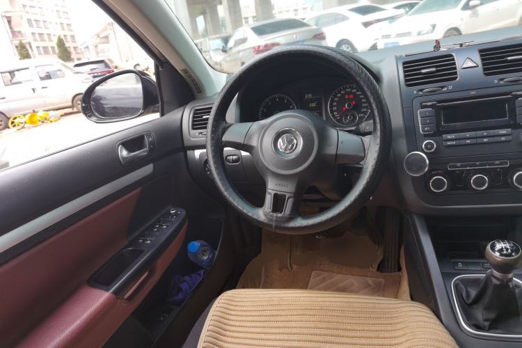 Used Volkswagen Sagitar 2011 1.6L Manual Comfort Version Steering Wheel