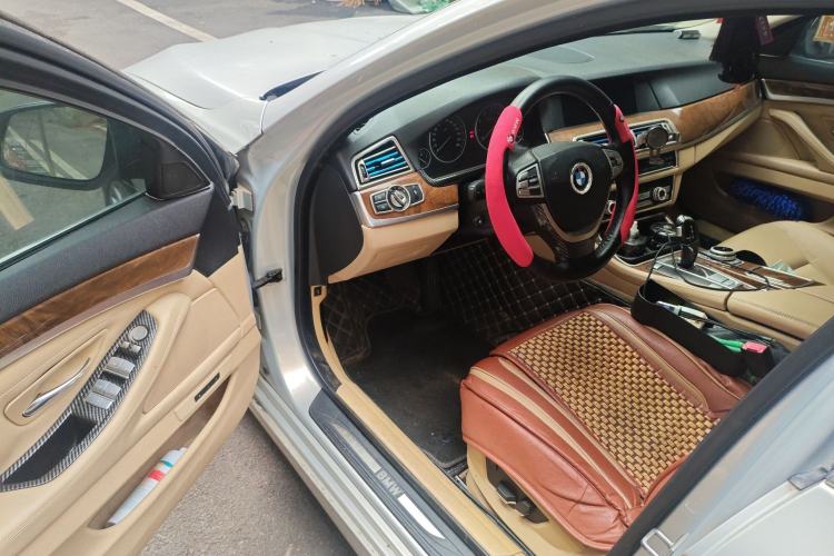 Used BMW 5 Series 2011 528Li Leading Model
