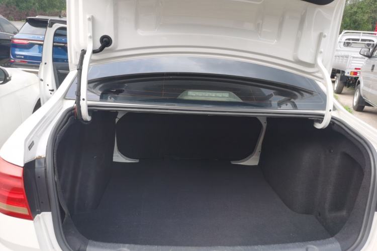 Used Volkswagen Lavida 2017 1.6L Automatic Fashion Edition Trunk