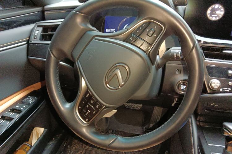 Used Lexus ES 2021 200 Excellence Edition
