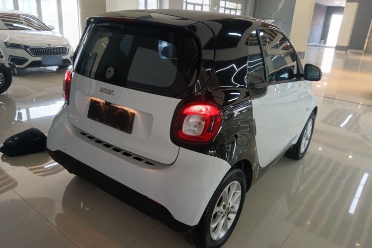 Used smart fortwo 2015 1.0L 52 kW hardtop Dynamic version
