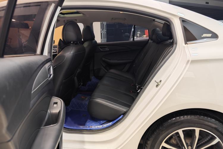 Used Roewe i5 2020 1.5L Automatic 4G Connect Luxury Flagship Edition Interior 7