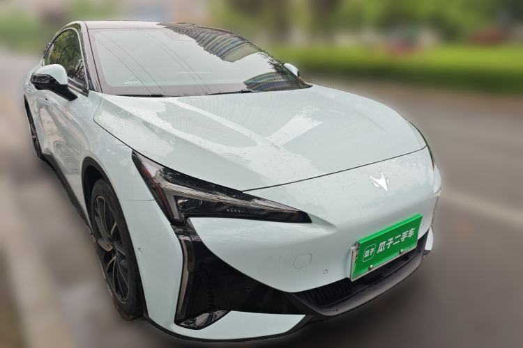 Used ARCFOX Alpha S5 2024 560MAX 185kW Front Right 45 Deg