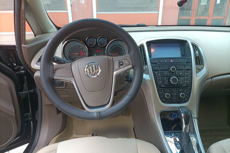 Used Buick GT 2013 GT 1.6L Automatic Fashion Edition Steering Wheel