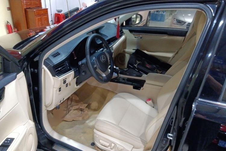 Used Lexus ES 2013 300h Elite Edition