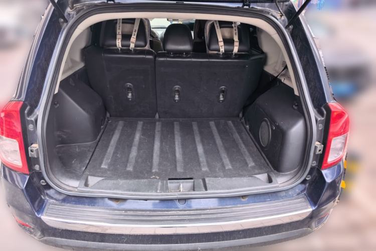 Used Jeep Compass 2012 2.4L Four-Wheel Drive Urban Edition Trunk