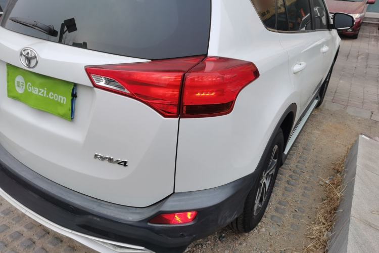 Used Toyota RAV4 2015 2.0L CVT Two-Wheel Drive Fashion Edition