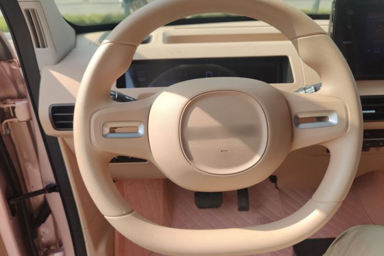 Used Geely Galaxy Panda 2023 Panda Mini 200km Endurance Bear Steering Wheel