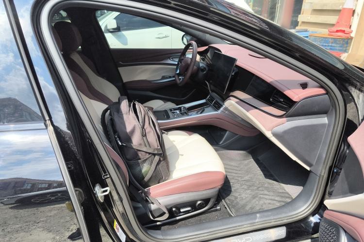 Used BYD Seal 2023 DM-i 1.5L 121km Prestige Model Right Front Seat